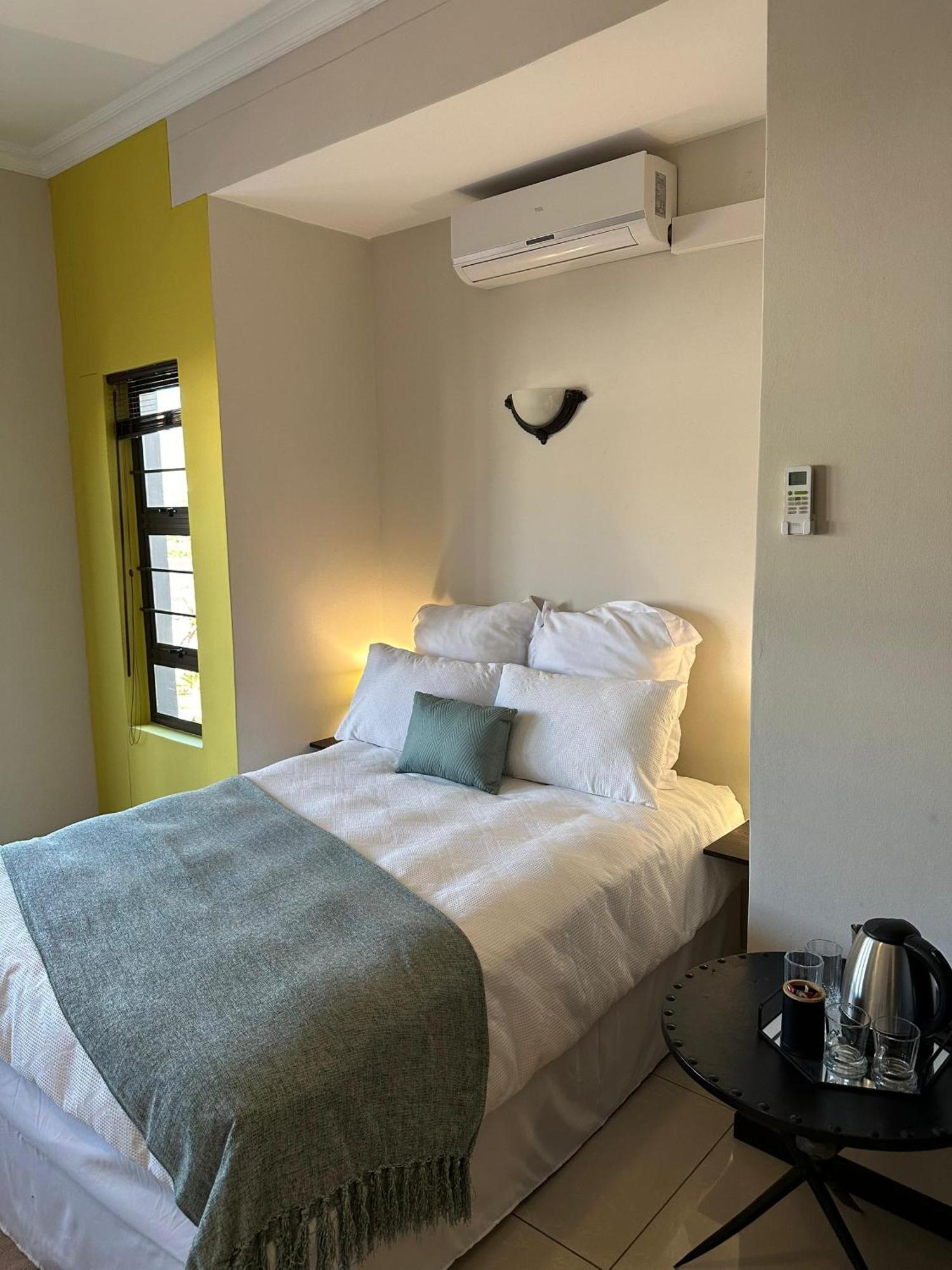 سواكوبموند Cora'S Boutique Bed & Breakfast الغرفة الصورة