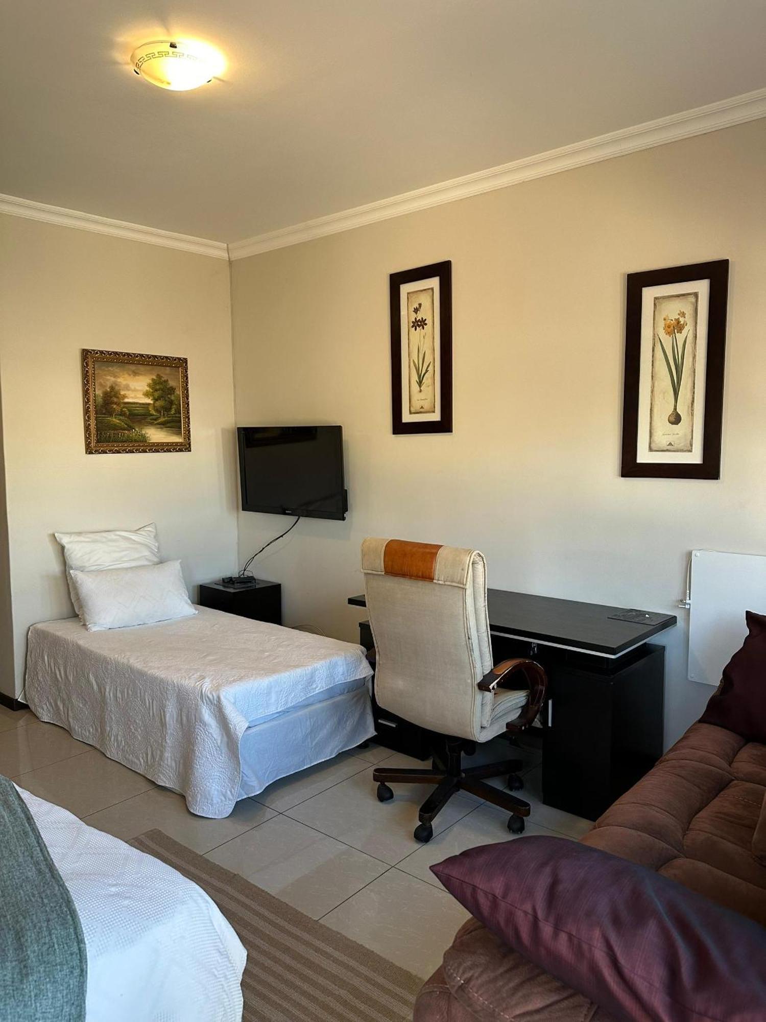 سواكوبموند Cora'S Boutique Bed & Breakfast الغرفة الصورة